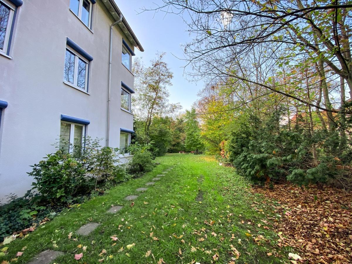 Wohlfuehl-Apartment Mit Kostenfreier Tiefgarage, Wifi & Terrasse Лайпциг Екстериор снимка